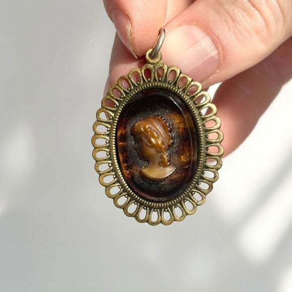 Vintage Jewelry - Vintage Tortoise Colored Baroness Victorian Cameo Pendant